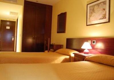 фото отеля Hostal Complutense Alcala de Henares