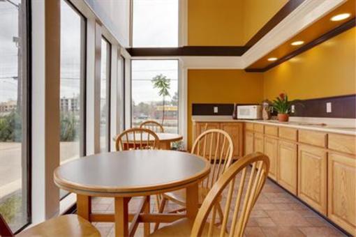 фото отеля Americas Best Value Inn Estes Parkway