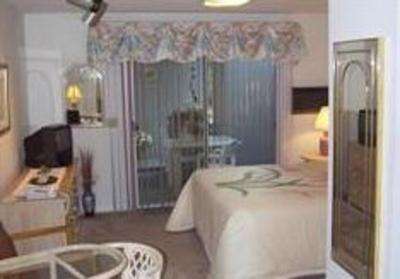 фото отеля College Town Inn