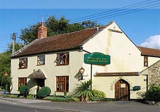 фото отеля The Half Moon Inn & Country Lodge Mudford