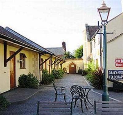 фото отеля The Half Moon Inn & Country Lodge Mudford