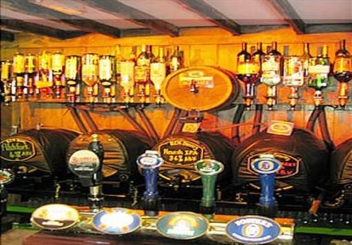 фото отеля The Half Moon Inn & Country Lodge Mudford