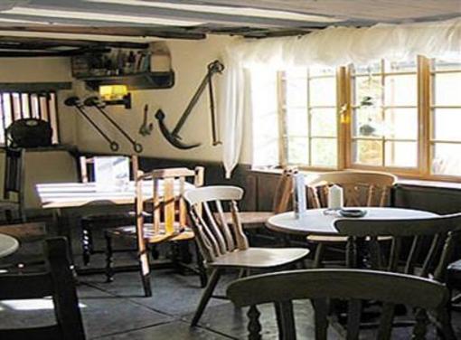 фото отеля The Half Moon Inn & Country Lodge Mudford