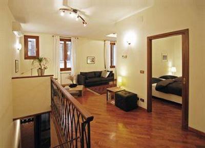 фото отеля Sarai Apartments
