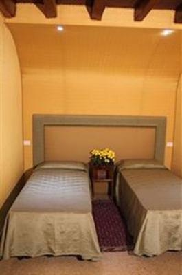 фото отеля Sarai Apartments
