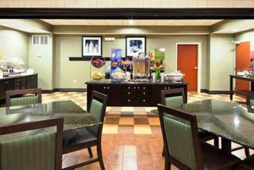 фото отеля Hampton Inn & Suites Middlebury