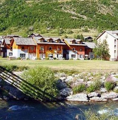 фото отеля Madame Vacances Les Chalets du Jardin Alpin