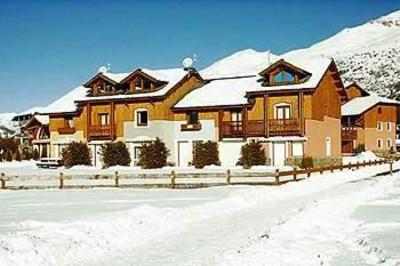 фото отеля Madame Vacances Les Chalets du Jardin Alpin