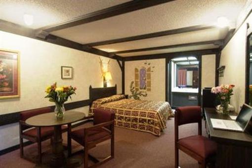 фото отеля Americas Best Value Inn & Suites Dover (Ohio)