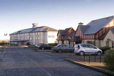 фото отеля Premier Inn Bathgate Livingston