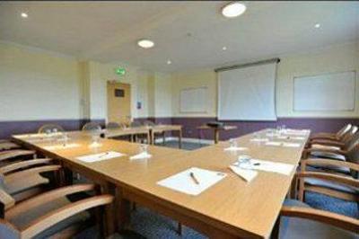 фото отеля Premier Inn Bathgate Livingston