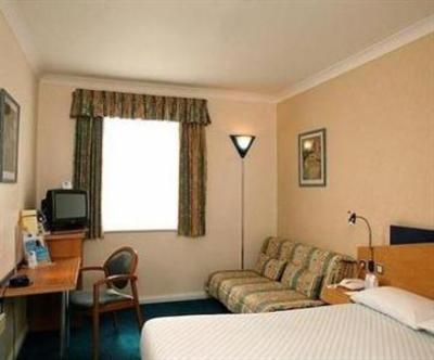 фото отеля Premier Inn Bathgate Livingston