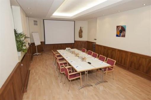 фото отеля Kongress-Hotel im Kolpinghaus St. Erhard