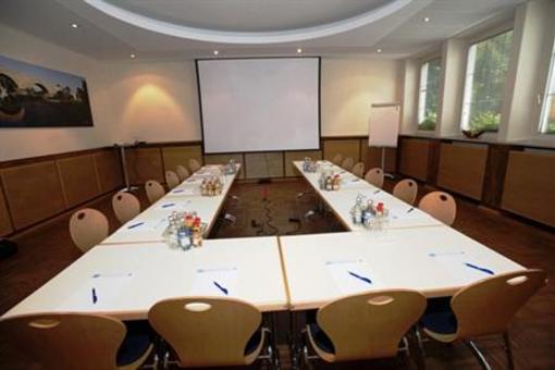 фото отеля Kongress-Hotel im Kolpinghaus St. Erhard