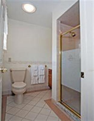 фото отеля Baladerry Inn