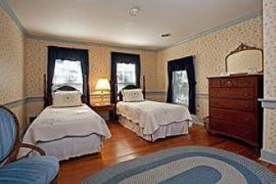 фото отеля Baladerry Inn