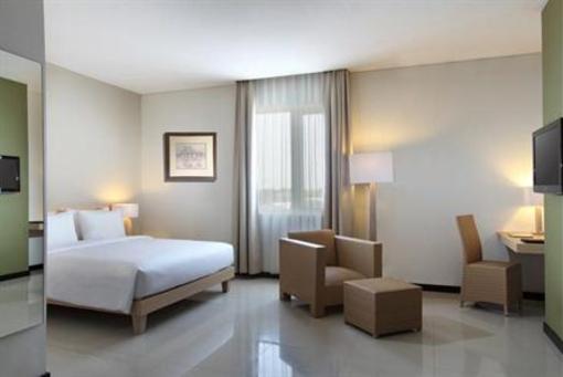 фото отеля Hotel Santika Bengkulu