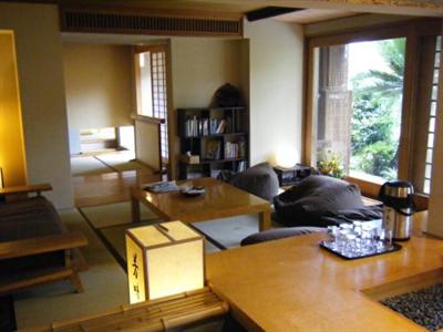 фото отеля Historical Ryokan Hostel K's House Ito