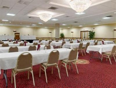фото отеля Ramada Inn Convention Center Eau Claire
