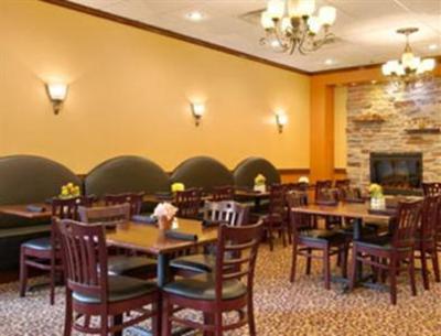фото отеля Ramada Inn Convention Center Eau Claire