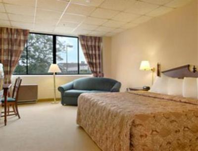 фото отеля Ramada Inn Convention Center Eau Claire