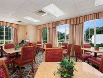 фото отеля Super 8 Smithfield