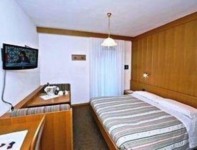 фото отеля Hotel Ladina Campitello di Fassa
