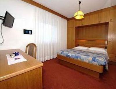 фото отеля Hotel Ladina Campitello di Fassa