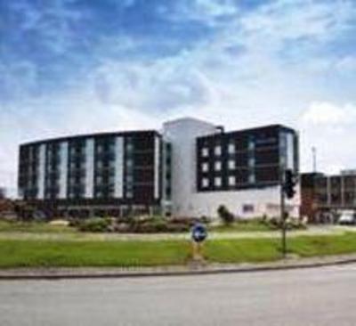 фото отеля Travelodge Chester Central Delamere Street