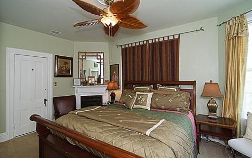 фото отеля Shorecrest Bed and Breakfast and Beach House