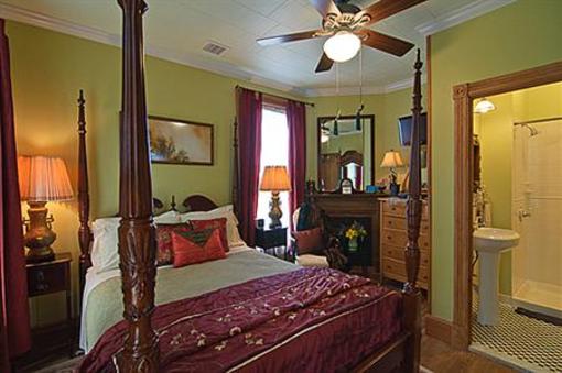 фото отеля Shorecrest Bed and Breakfast and Beach House