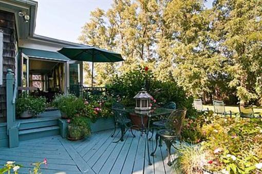 фото отеля Shorecrest Bed and Breakfast and Beach House