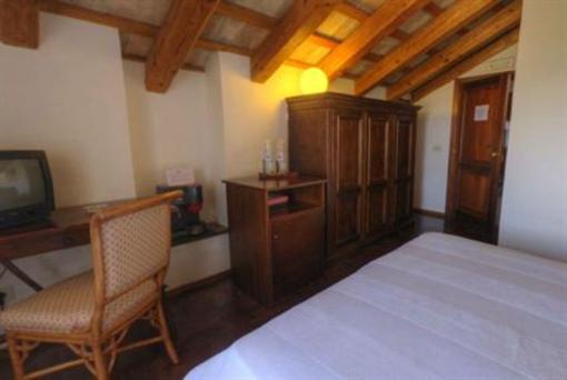 фото отеля Locanda Il Girasole Country House Camerano