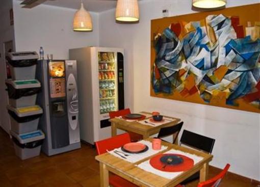 фото отеля Mediterranean Youth Hostel