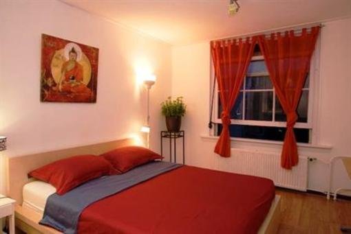фото отеля Bayan Bed & Breakfast Guesthouse Amsterdam