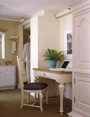 фото отеля Vineyard Square Hotel & Suites