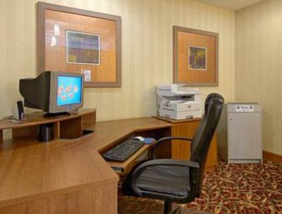 фото отеля Ramada Airport Indianapolis