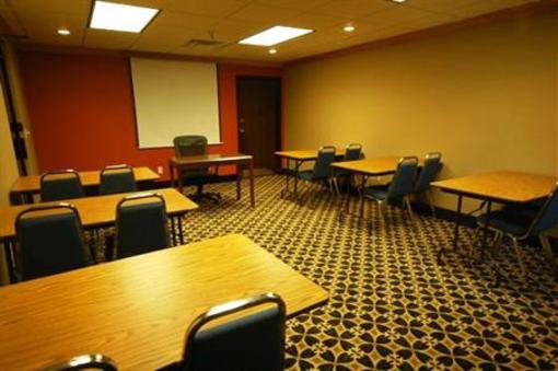 фото отеля Holiday Inn Express Hotel & Suites Fayetteville-Univ of AR Area