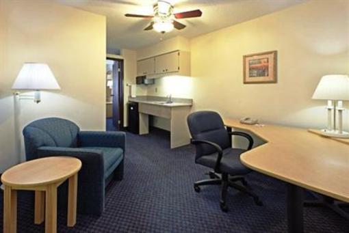 фото отеля Holiday Inn Express Hotel & Suites Fayetteville-Univ of AR Area