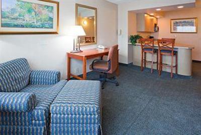 фото отеля Holiday Inn Marquette