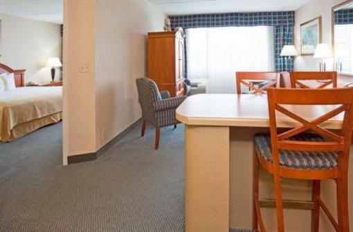 фото отеля Holiday Inn Marquette