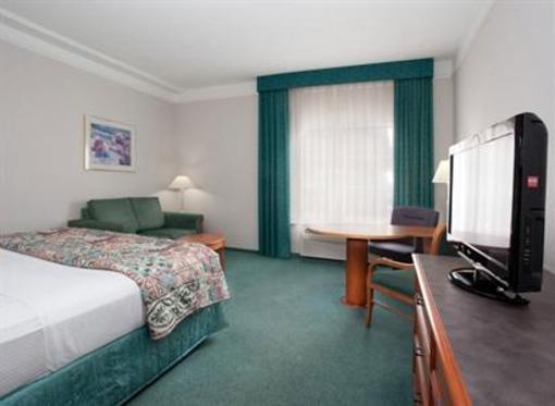 фото отеля La Quinta Inn & Suites Denver Southwest Lakewood