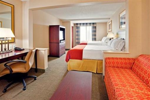фото отеля Holiday Inn Express & Suites Bradley Airport
