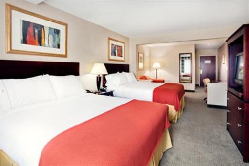 фото отеля Holiday Inn Express & Suites Bradley Airport
