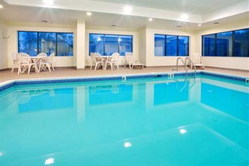 фото отеля Holiday Inn Express & Suites Bradley Airport