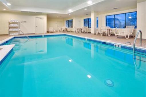 фото отеля Holiday Inn Express & Suites Bradley Airport