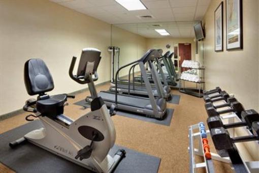фото отеля Holiday Inn Express & Suites Bradley Airport