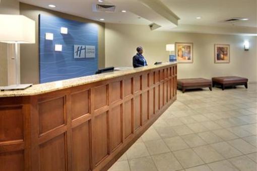 фото отеля Holiday Inn Express & Suites Bradley Airport