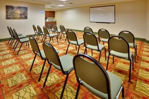 фото отеля Holiday Inn Express & Suites Bradley Airport
