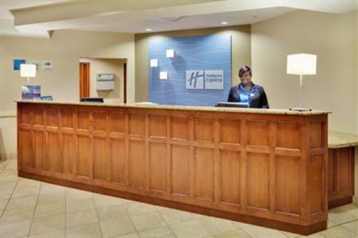 фото отеля Holiday Inn Express & Suites Bradley Airport